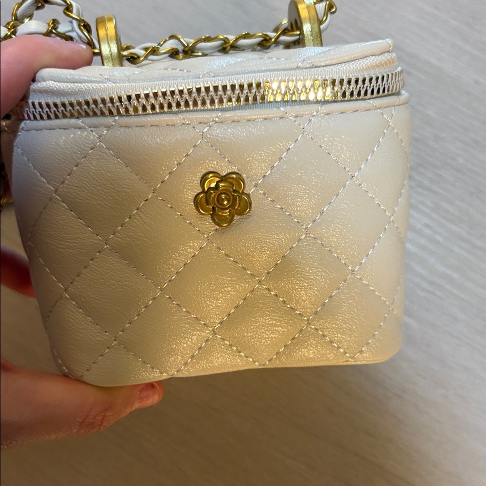 New Cream Quilted Chain mini Bag 4.5" x 4" - Picture 3 of 10